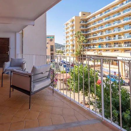 Homeholidaysrentals - Costa Barcelona Apartment
