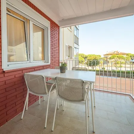 Homeholidaysrentals - Costa Barcelona Apartment *